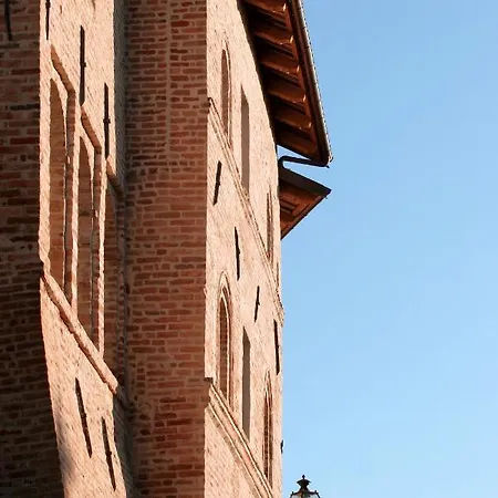 Bed & Breakfast Foresteria Ristorante Conti Roero 4*