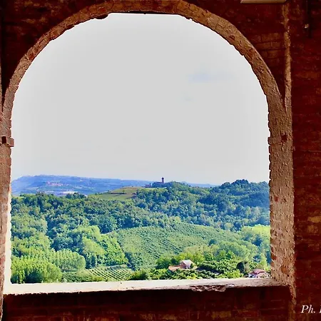 Bed & Breakfast Foresteria Ristorante Conti Roero 4*