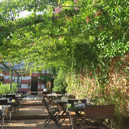 Foresteria Ristorante Conti Roero Bed & Breakfast 3*