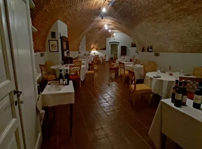 Bed and Breakfast Foresteria Ristorante Conti Roero Monticello d'Alba
