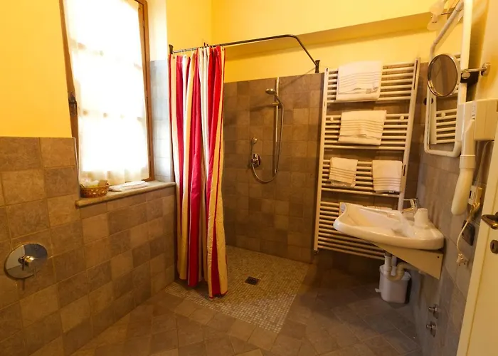 Bed and Breakfast Foresteria Ristorante Conti Roero