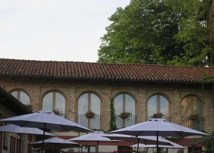 Bed and Breakfast Foresteria Ristorante Conti Roero