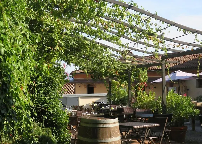 Foresteria Ristorante Conti Roero Bed and Breakfast