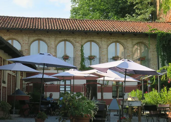 Bed and Breakfast Foresteria Ristorante Conti Roero Monticello d'Alba